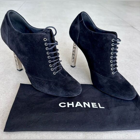 Chanel Logo Suede Lace Up Cap Toe Black Booties Metal Heel EU 38.5 C US 7.5-8 - Picture 2 of 10